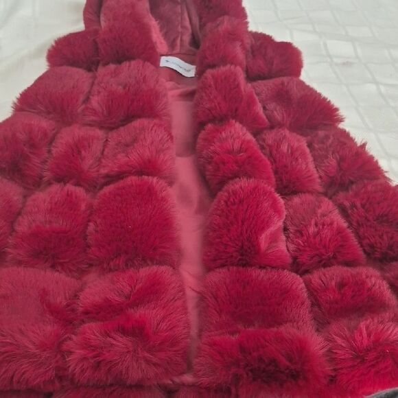 Women's Burgundy Faux Fur Vest With Hoodie - Picture 13 of 16